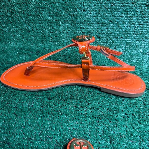 Tory Burch Ali Orange Patent Leather Thong Flat Sandals Gold Logo Size 8.5  Step - Picture 14 of 15